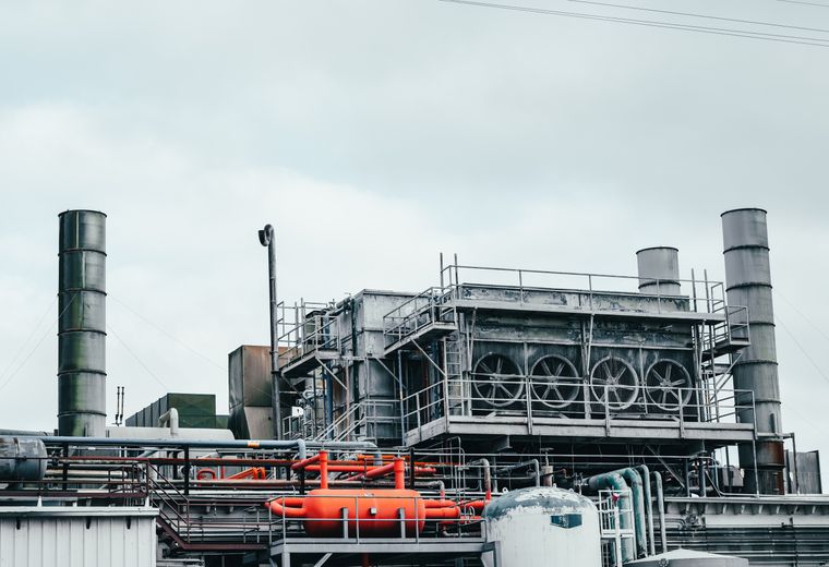 Machines sur une ligne de production d'usine moderne